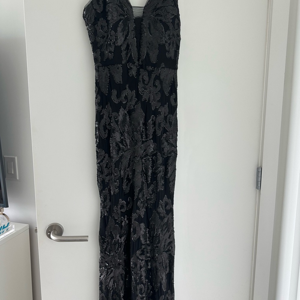 Chic Black and Silver Patterned Gown